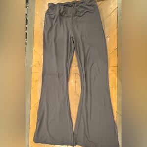 High-Waisted Scrunch Butt Yoga Pants Flared Leg Gray | Stretch Athletic Leggings